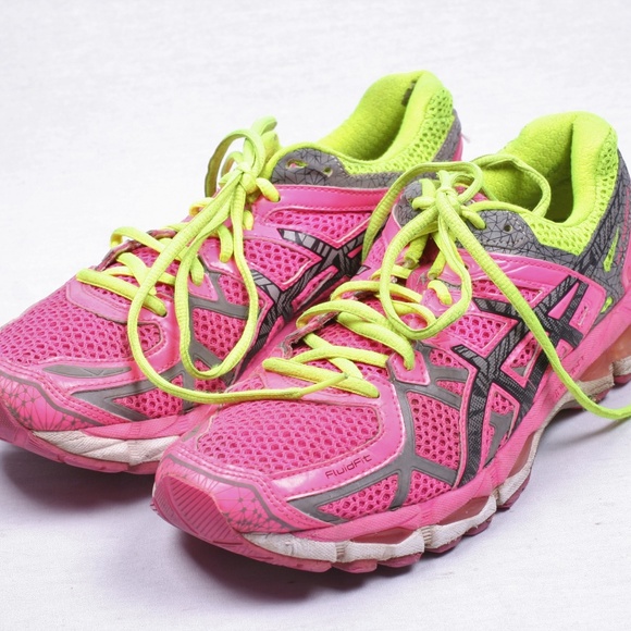asics neon pink running shoes